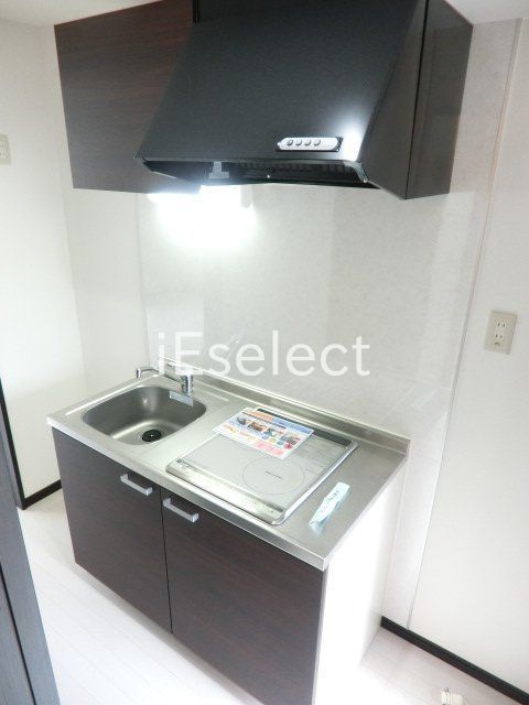 キッチン　2口のIHコンロ付き