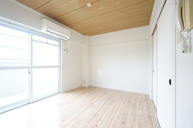 居室・リビング　当日の見学大歓迎！ ※すべて反転タイプのお写真です