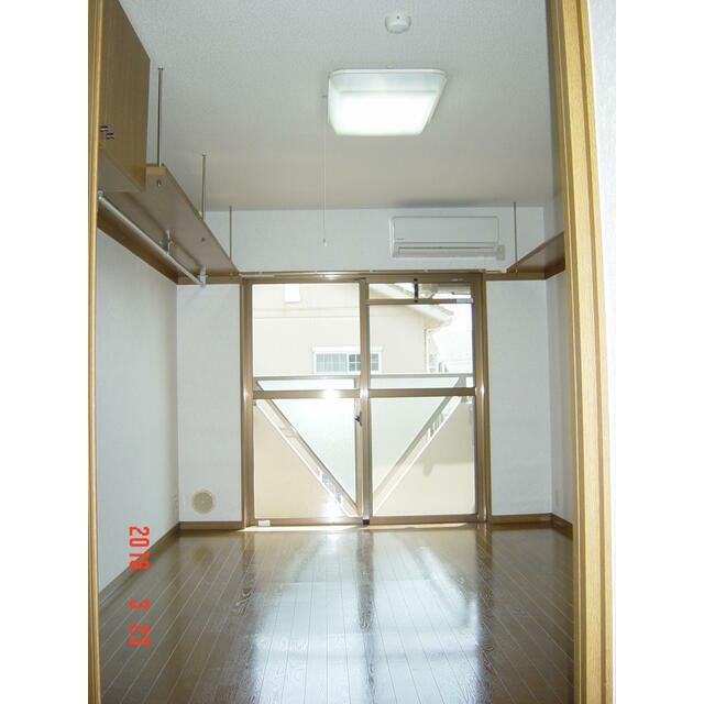 居室・リビング　※参考写真（２０６号室）　※照明器具は残置品