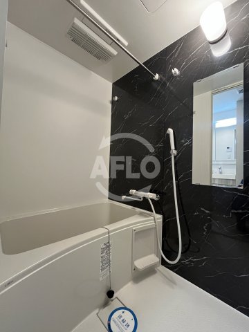 バス・シャワールーム　LaDouceur江坂II　浴室