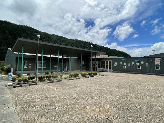 幼稚園・保育園　郡上市立はちまん幼稚園（幼稚園・保育園）まで957m