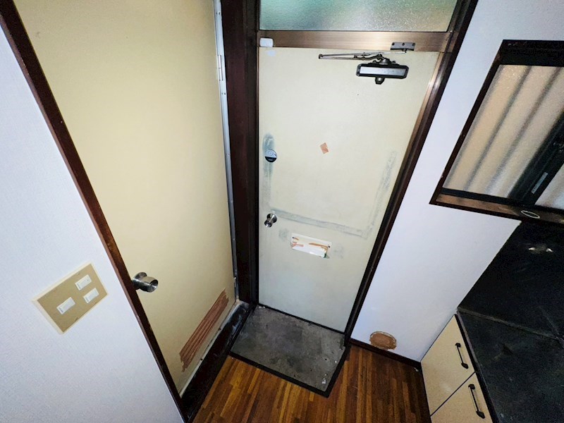 玄関　同仕様別部屋