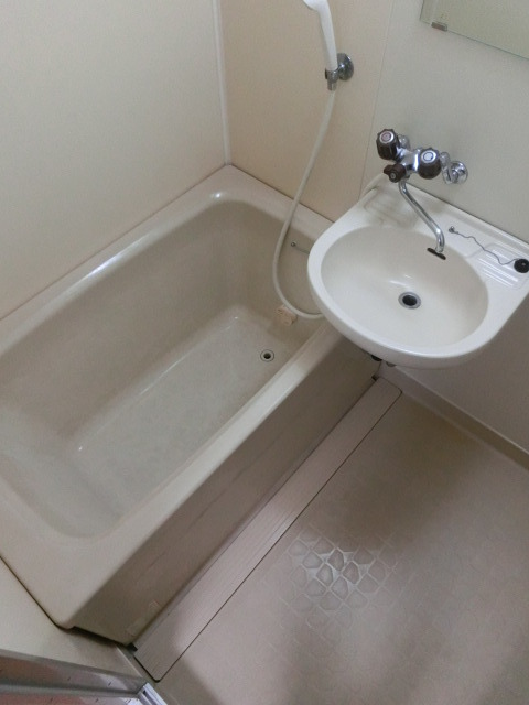 バス・シャワールーム　追い炊き完備で何時でもポカポカバスタイム。