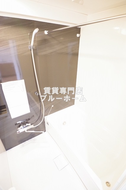 バス・シャワールーム　お風呂は浴室乾燥機付き！