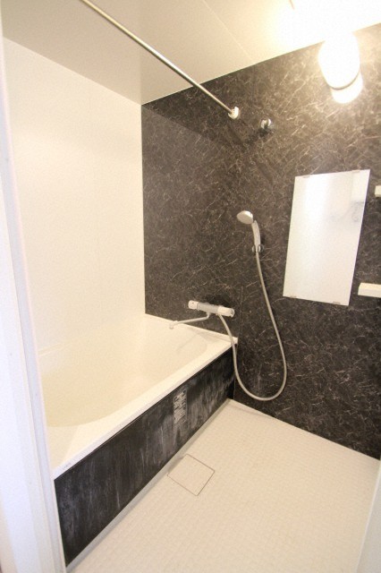 バス・シャワールーム　追い炊き機能付き一坪バス☆