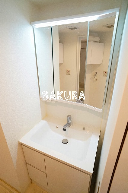 洗面設備　身支度に欠かせない独立洗面台♪