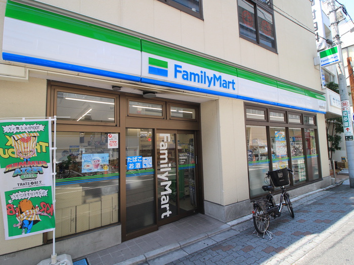 コンビニ　ファミリーマート（コンビニ）まで500m