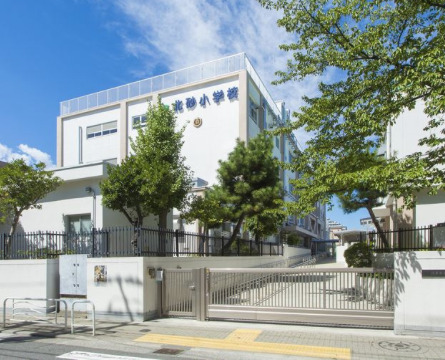 小学校　江東区立北砂小学校（小学校）まで628m