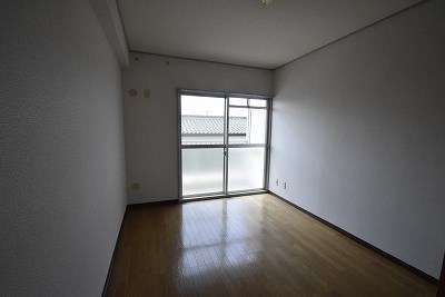 居室・リビング　照明器具はありません。