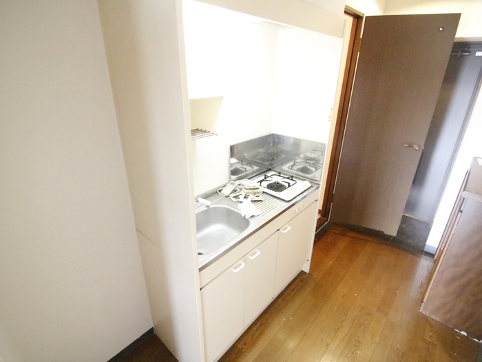 キッチン　※同物件の別室の写真です。