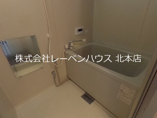 バス・シャワールーム　反転間取り参考写真です