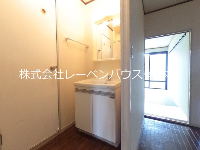 洗面設備　反転間取り参考写真です