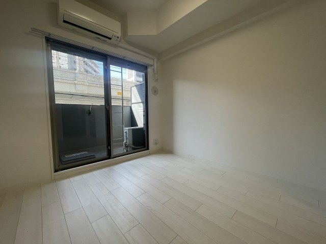 その他部屋・スペース　落ち着いた色調の寝室です