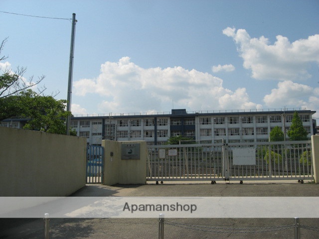 小学校　高槻市立奥坂小学校（小学校）まで560m