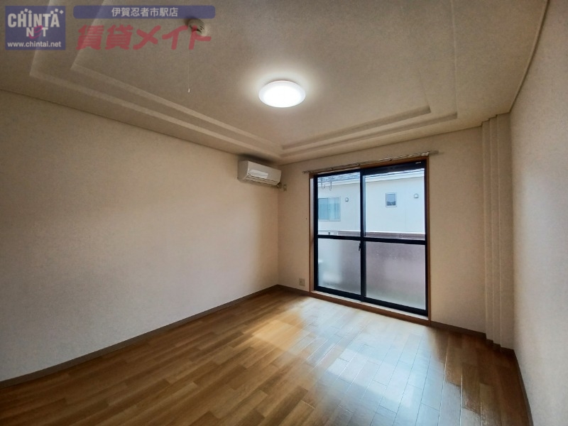 居室・リビング　同建物別部屋写真