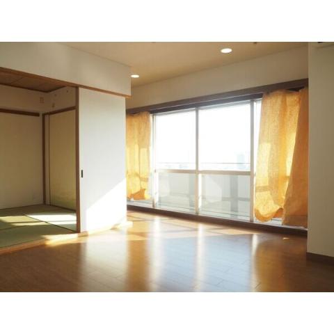 居室・リビング　室内