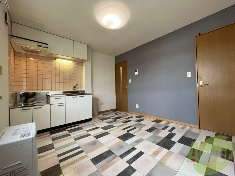 居室・リビング　アクセントクロスがお洒落なお部屋になっています！