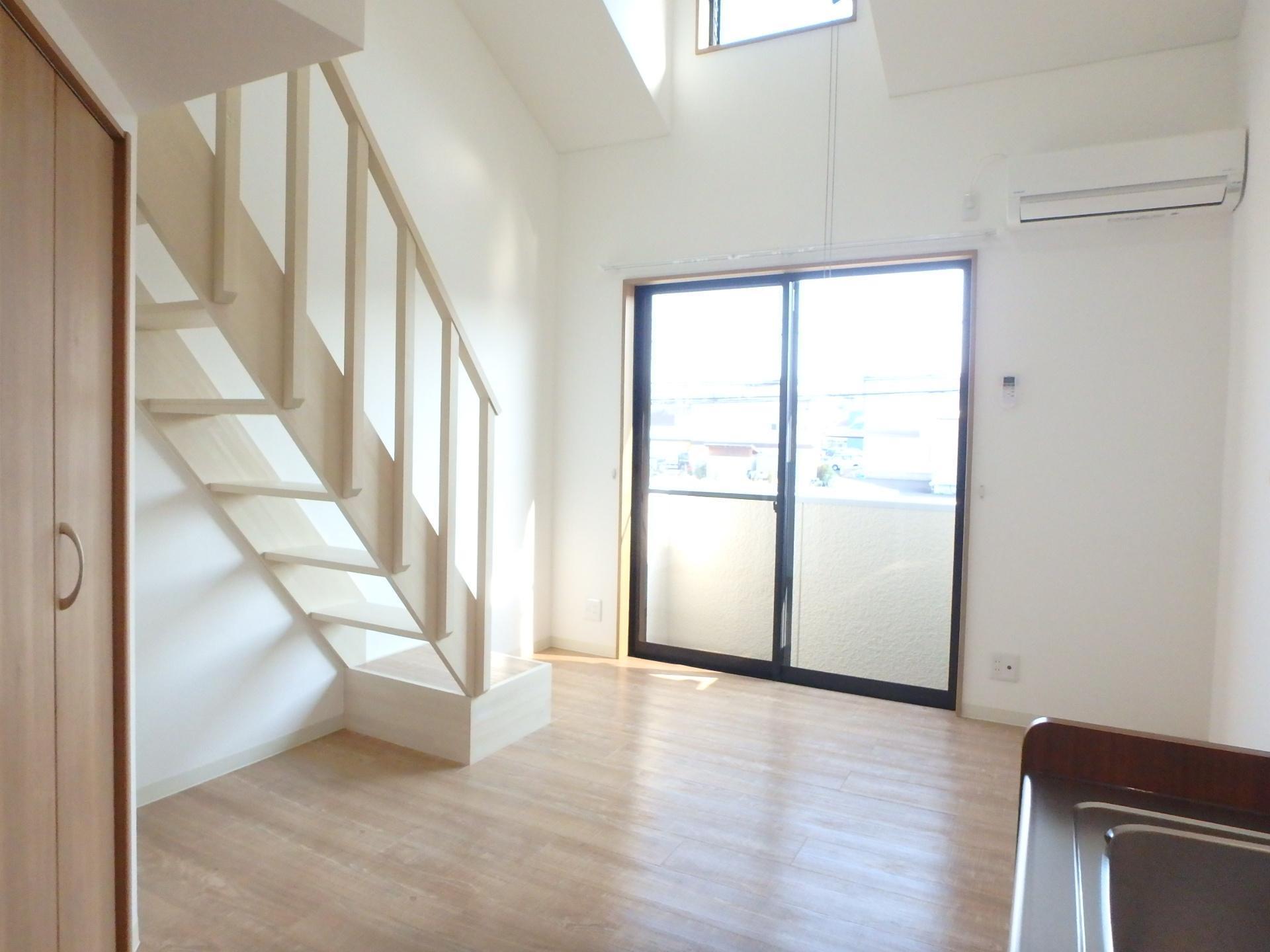 その他　南向きで明るい日差しが射し込むお部屋です