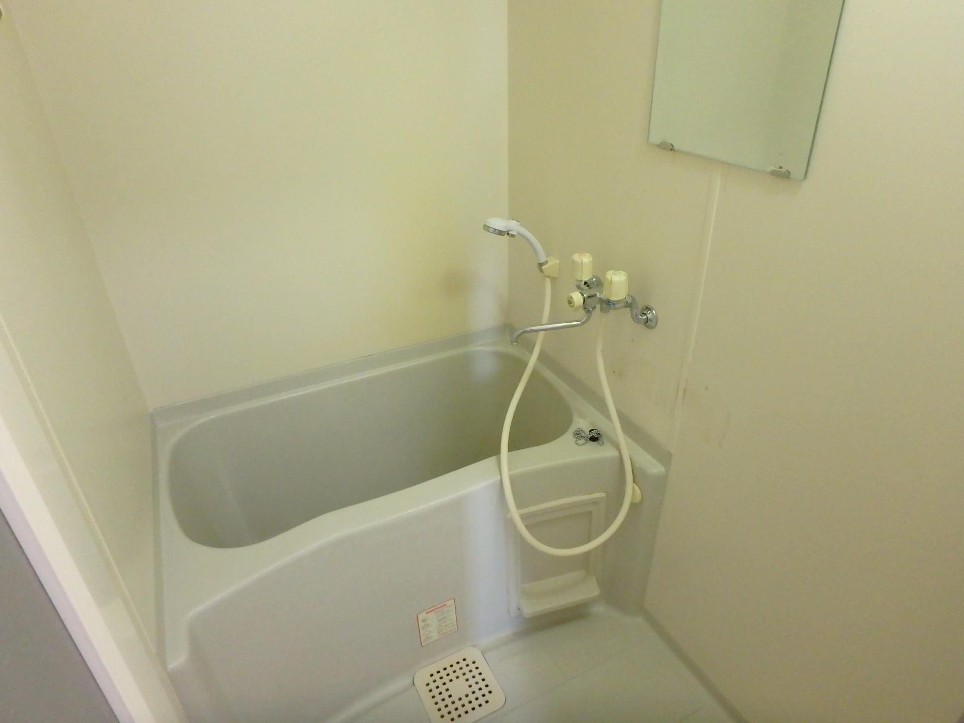 バス・シャワールーム　給湯式のお風呂です