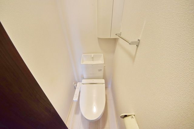 トイレ　★上部収納つきお手洗い★