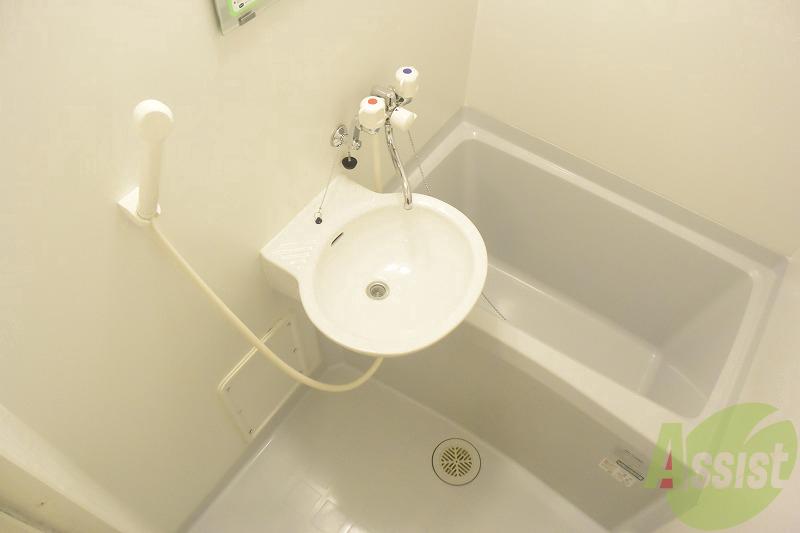 バス・シャワールーム　一日の疲れを癒せます！！