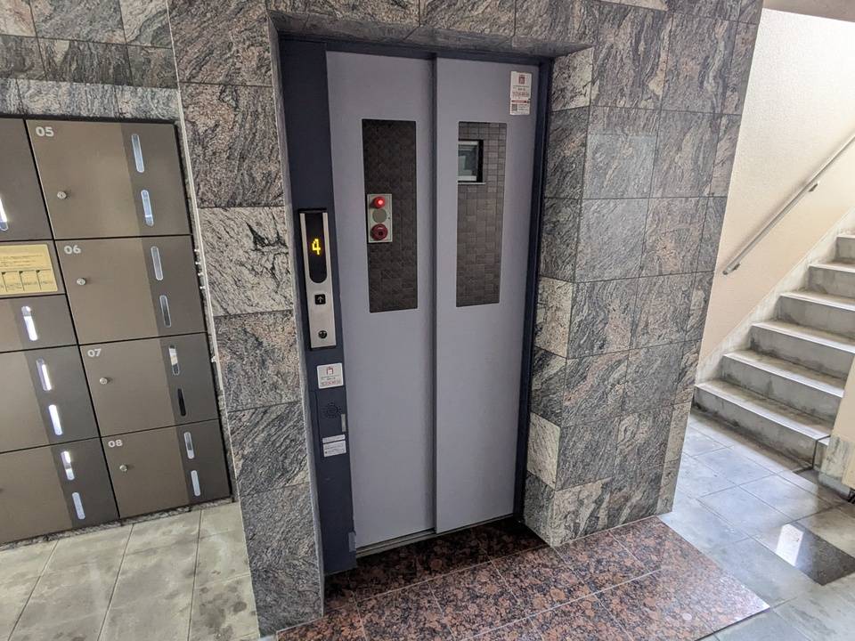 エントランス　エレベーター