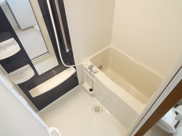 バス・シャワールーム　同物件別号室のものです。