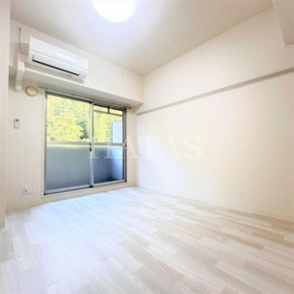 居室・リビング　同物件別部屋です