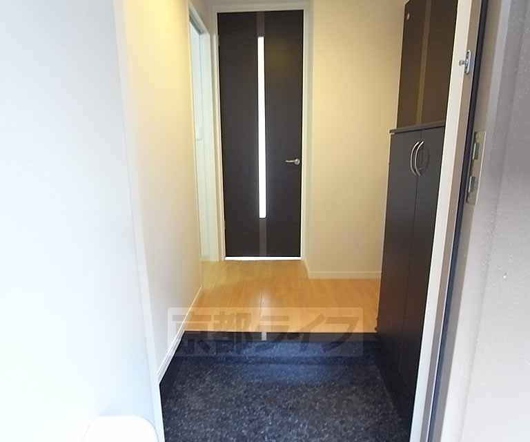 その他部屋・スペース　玄関から見た廊下です！