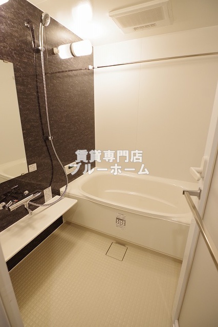 バス・シャワールーム　浴室乾燥機や追炊き機能付きのお風呂！