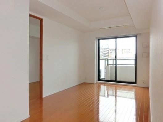 居室・リビング　☆明るい居間☆