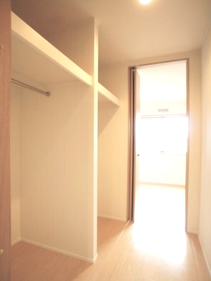 収納　うれしいウォークインクローゼット付きです♪