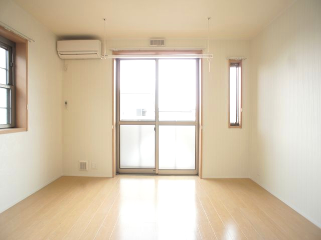 居室・リビング　清潔感のあるきれいな室内です♪