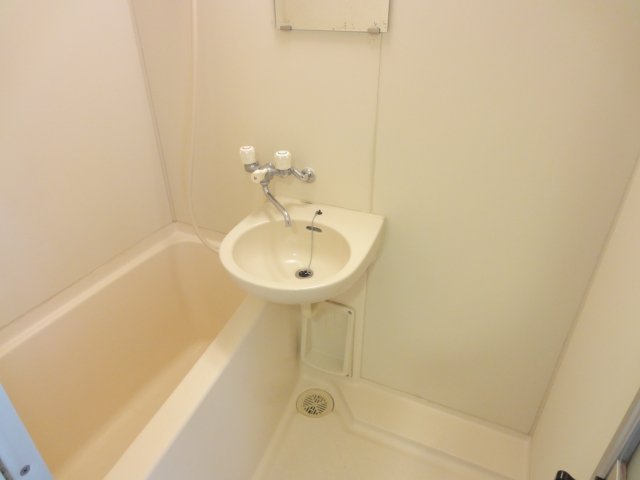 バス・シャワールーム　同物件別号室のものです。