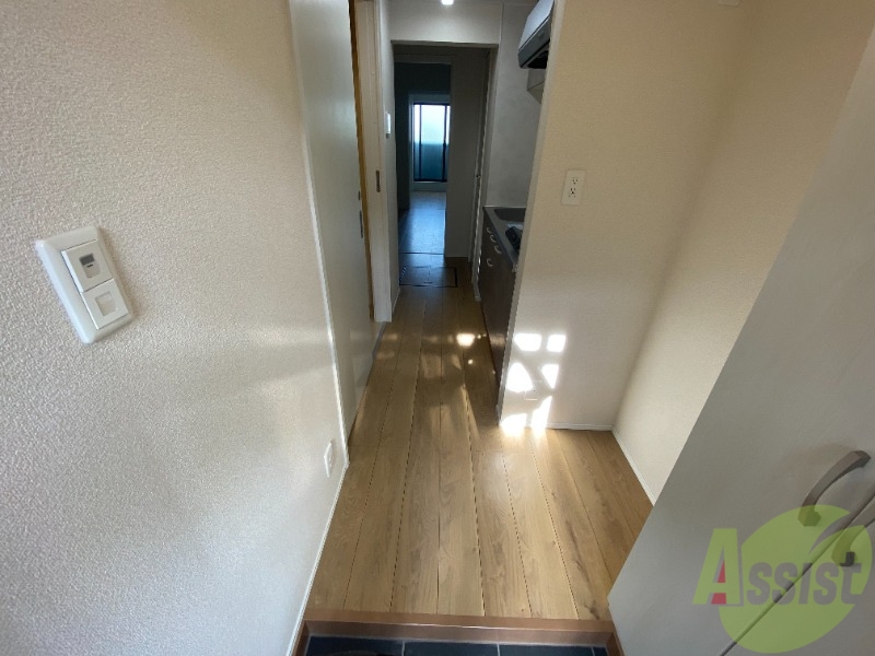 玄関　外から玄関を撮影してみました。広いリビングに繋がっています。