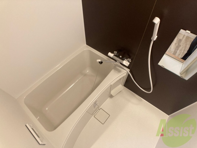 バス・シャワールーム　お風呂になります。一日の疲れを癒してくださいね。