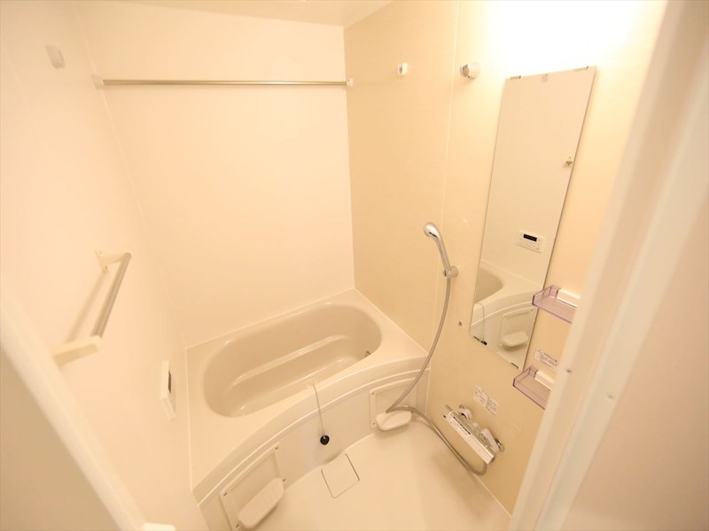 バス・シャワールーム　浴室暖房乾燥機付　追い焚き機能付お風呂　同仕様写真