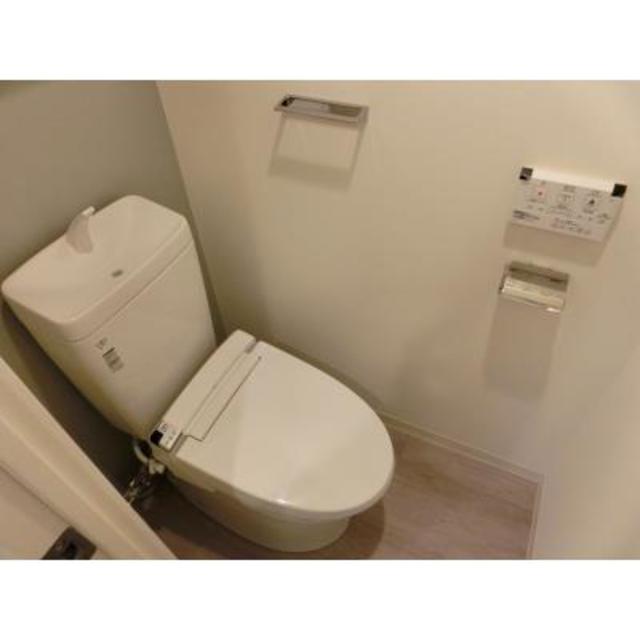 トイレ　※写真は同タイプ住戸です。