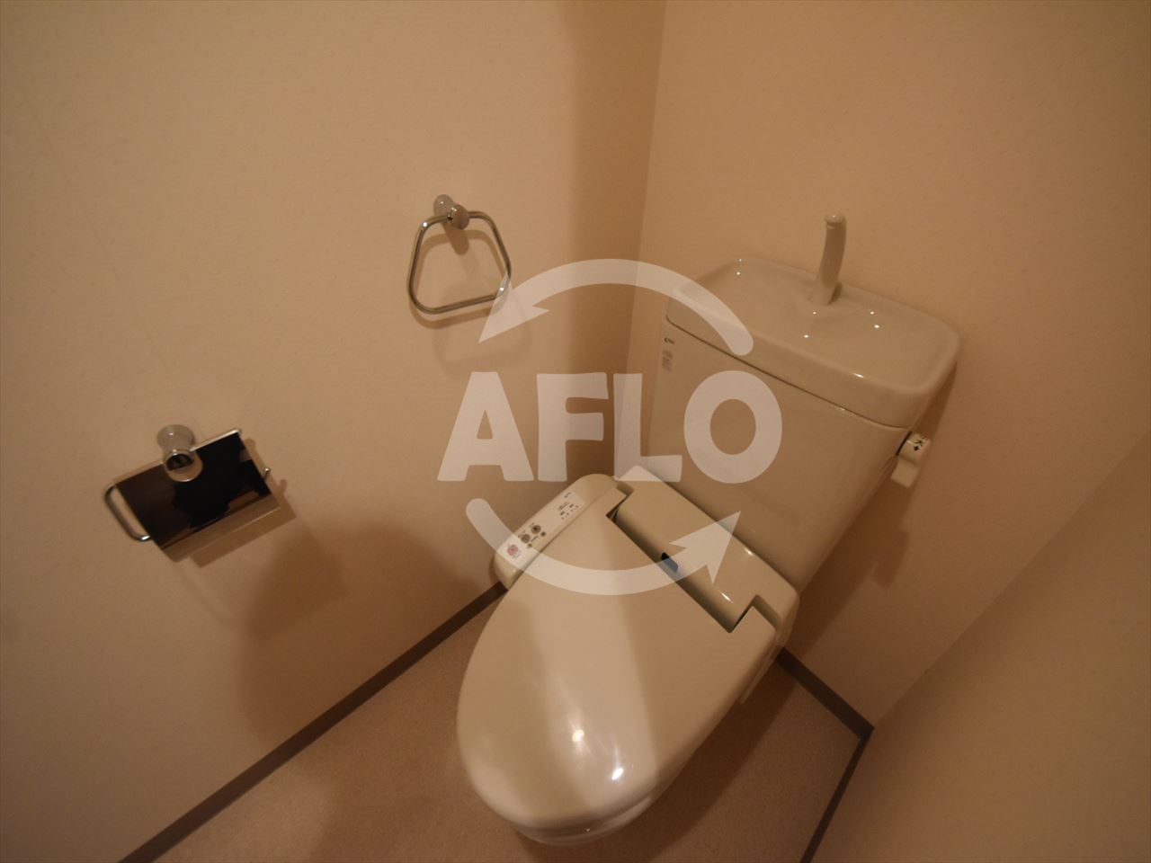 トイレ　レジデンス釣鐘　温水洗浄便座