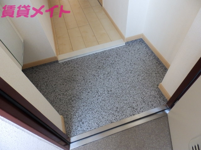 玄関　同物件別室画像