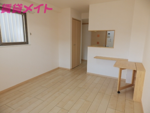 居室・リビング　同物件別室画像