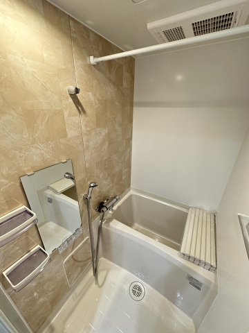 バス・シャワールーム　便利なシングルレバー付き！