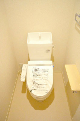 トイレ　温水洗浄便座付き