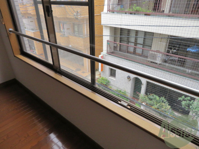 バルコニー　バルコニーが無いので、大きな窓を撮影してみました。