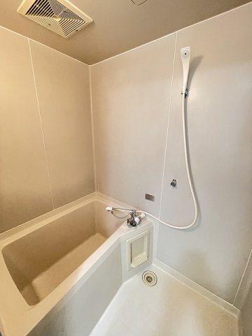 バス・シャワールーム　清潔感のある浴室です♪ゆったりお風呂に浸かって一日の疲れもす