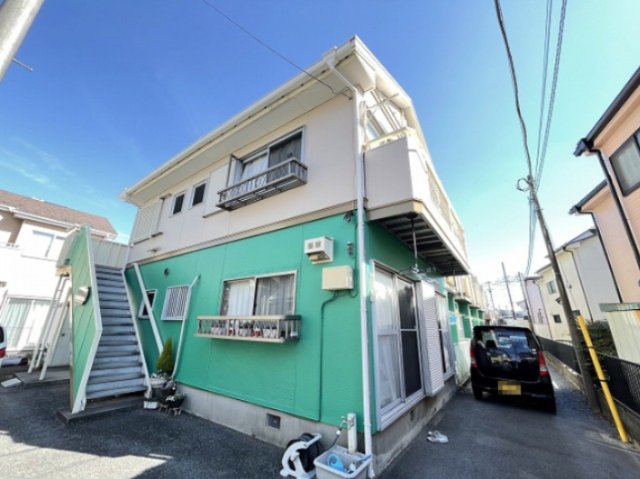 建物外観　スーパーやコンビニが近くて便利な立地の2階建てアパートです☆