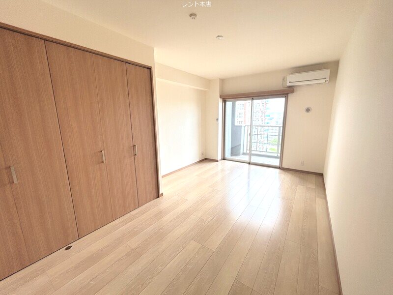 居室・リビング　シンプルな内装なのでどんな家具にでも合うと思います♪