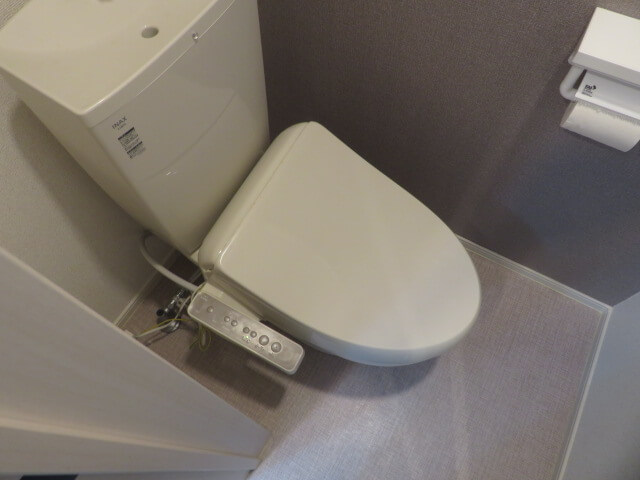 トイレ　温水器洗浄便座