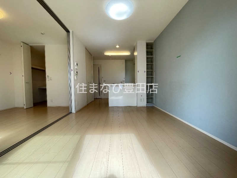 居室・リビング　改装前（清掃前）