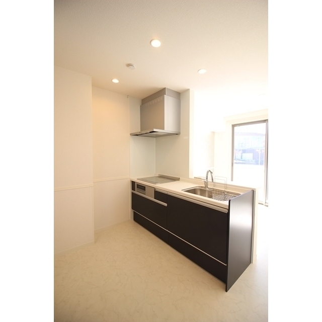 キッチン　ＩＨコンロ付き、キッチン天板は人工大理石